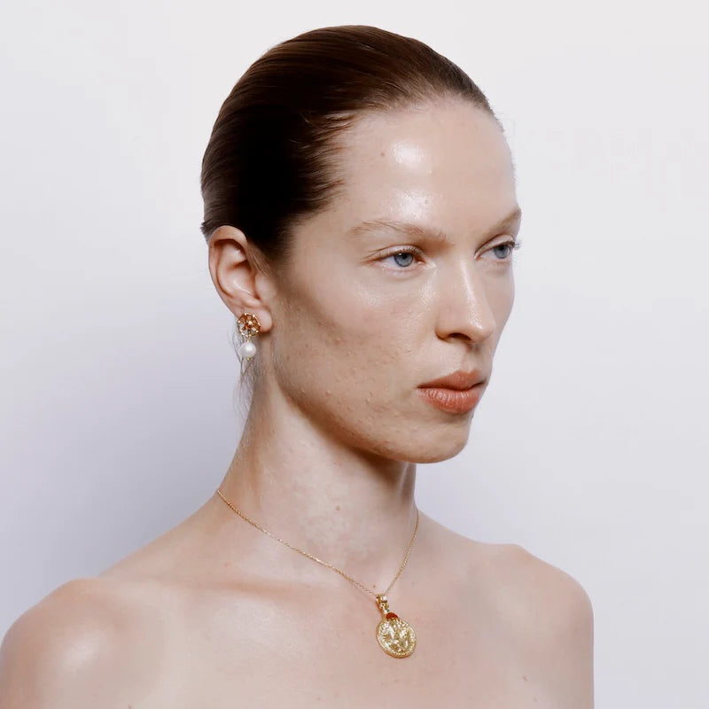 Carro Earrings with Garnet and Pearl