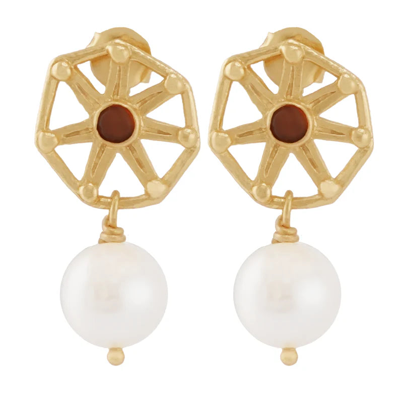 Carro Earrings with Garnet and Pearl