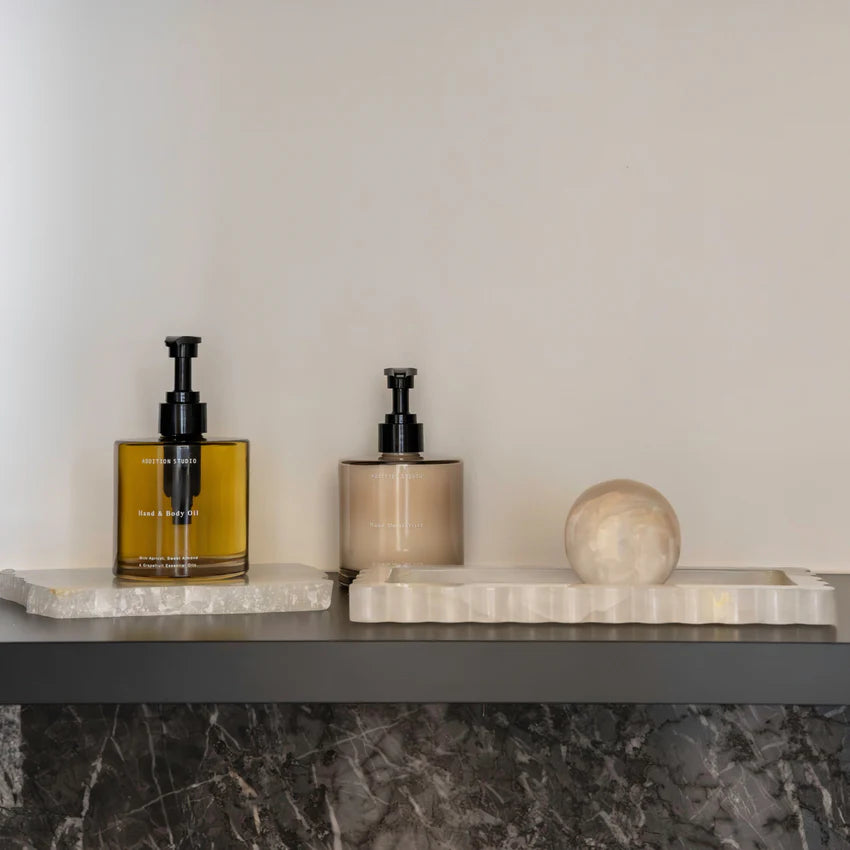 Palazzo Scalloped Bar - White Onyx