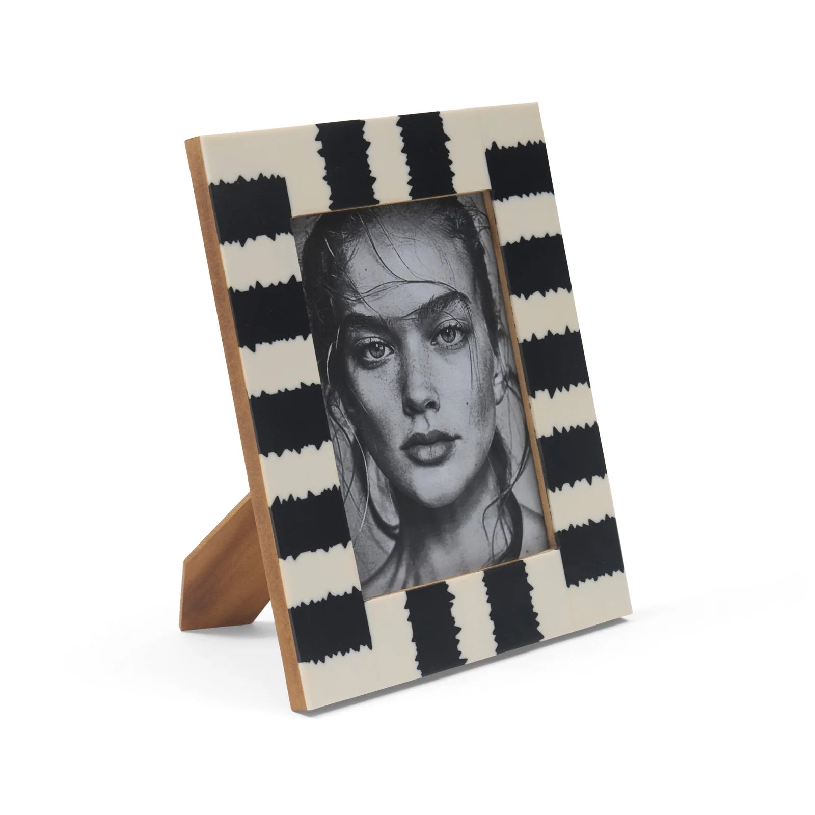 Kuma Photo Frame 5 x 7 - White & Black