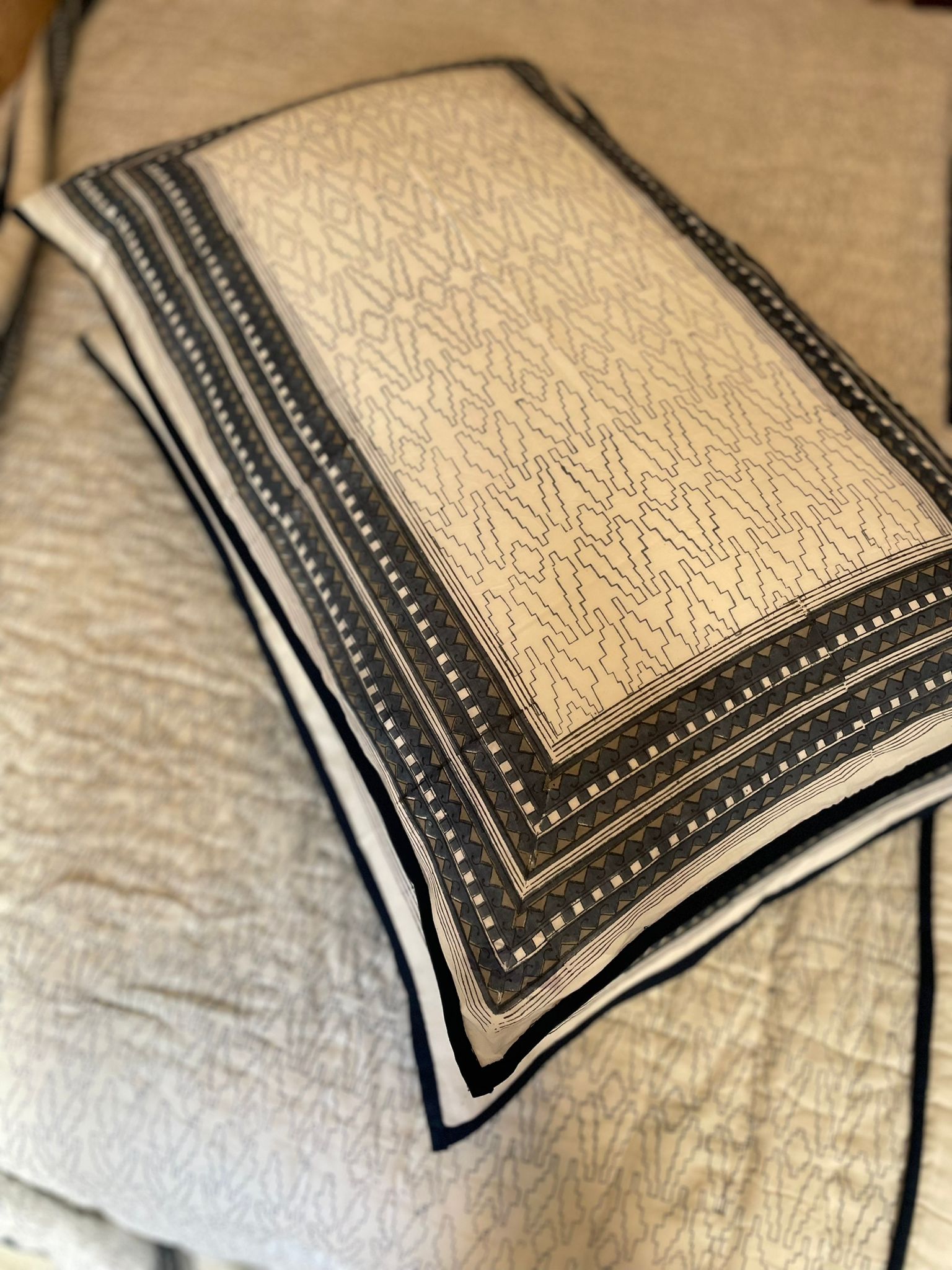 Woodhall Park Quilt Navy