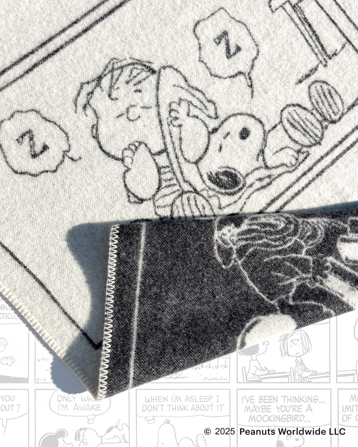 Peanuts Blanket Comic ZZZ White Black - Maison Deux