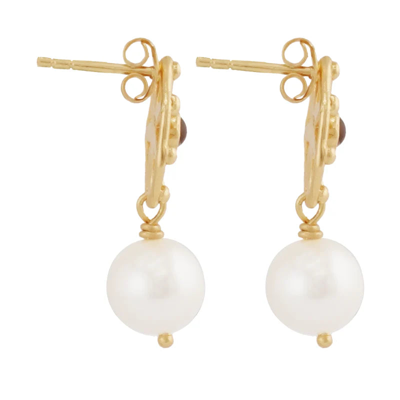 Carro Earrings with Garnet and Pearl