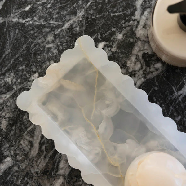 Palazzo Scalloped Bar - White Onyx