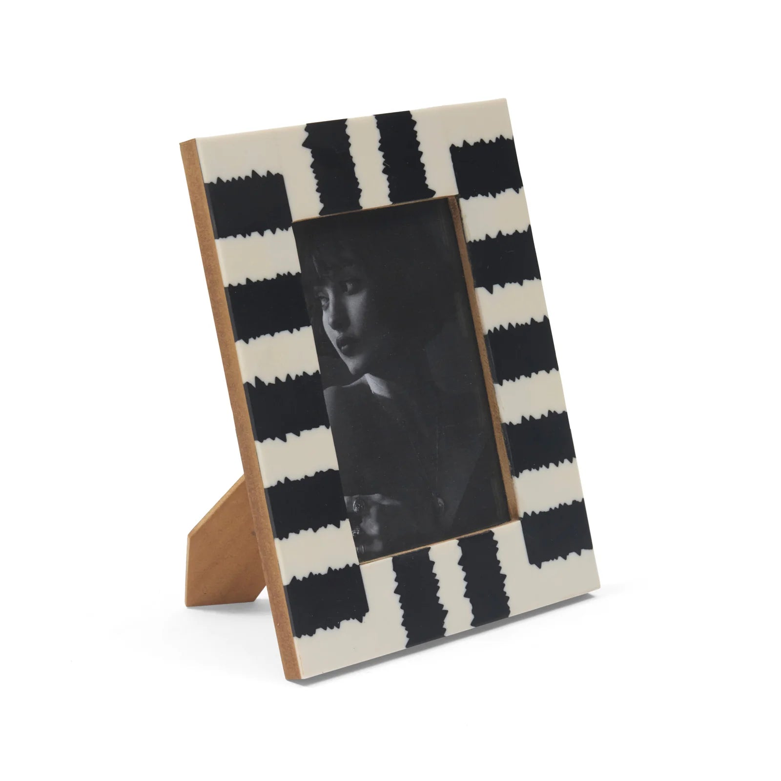 Kuma Photo Frame 4 x 6 - White & Black