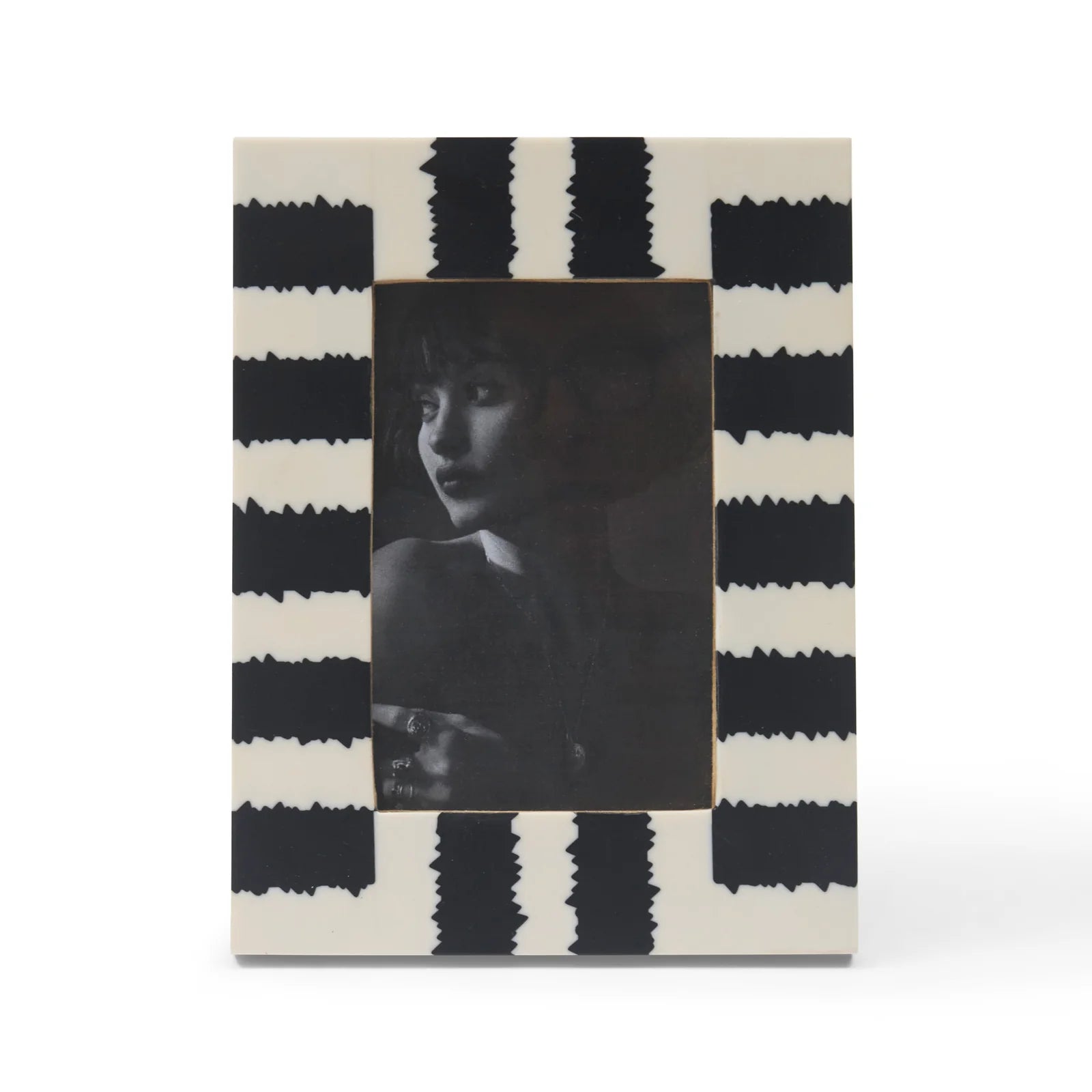 Kuma Photo Frame 4 x 6 - White & Black