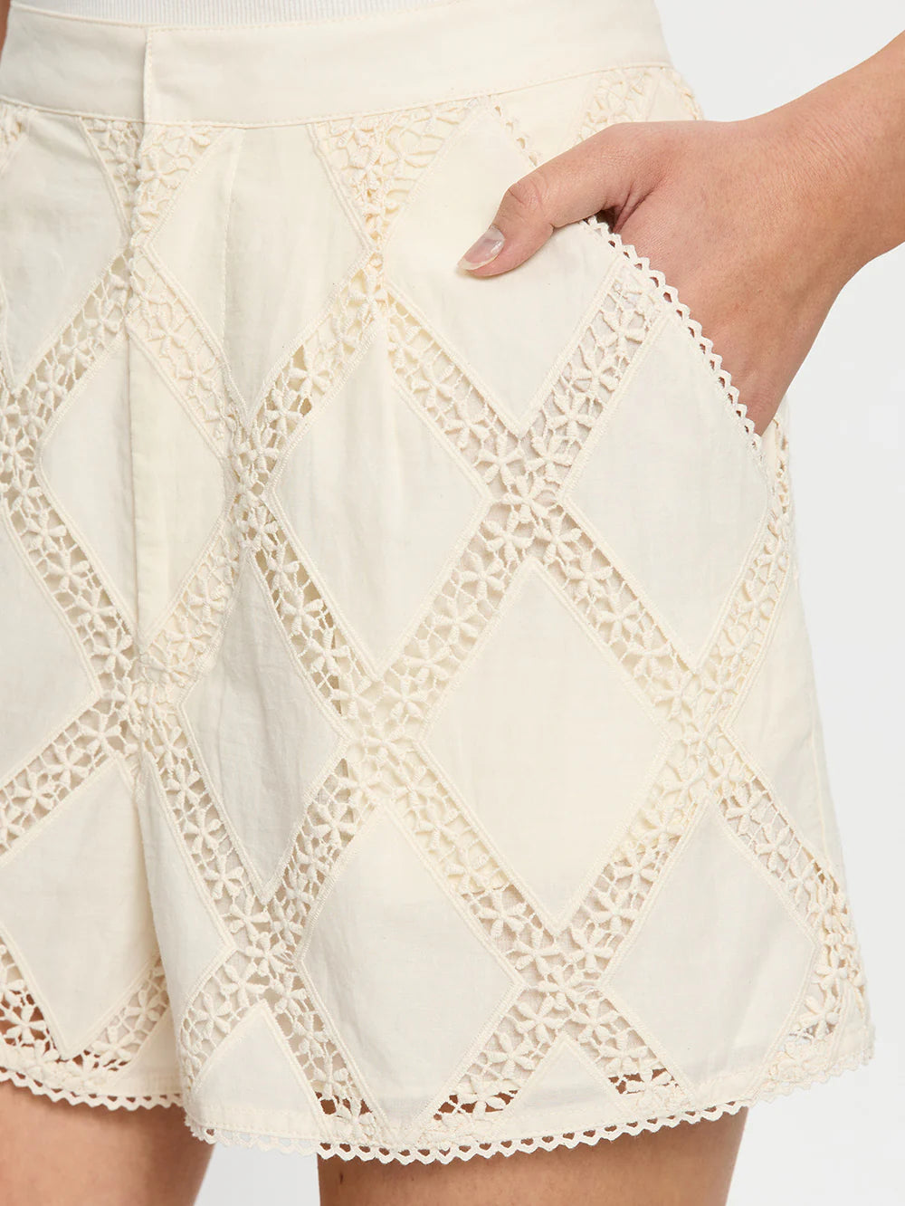 Izzy Short Cream