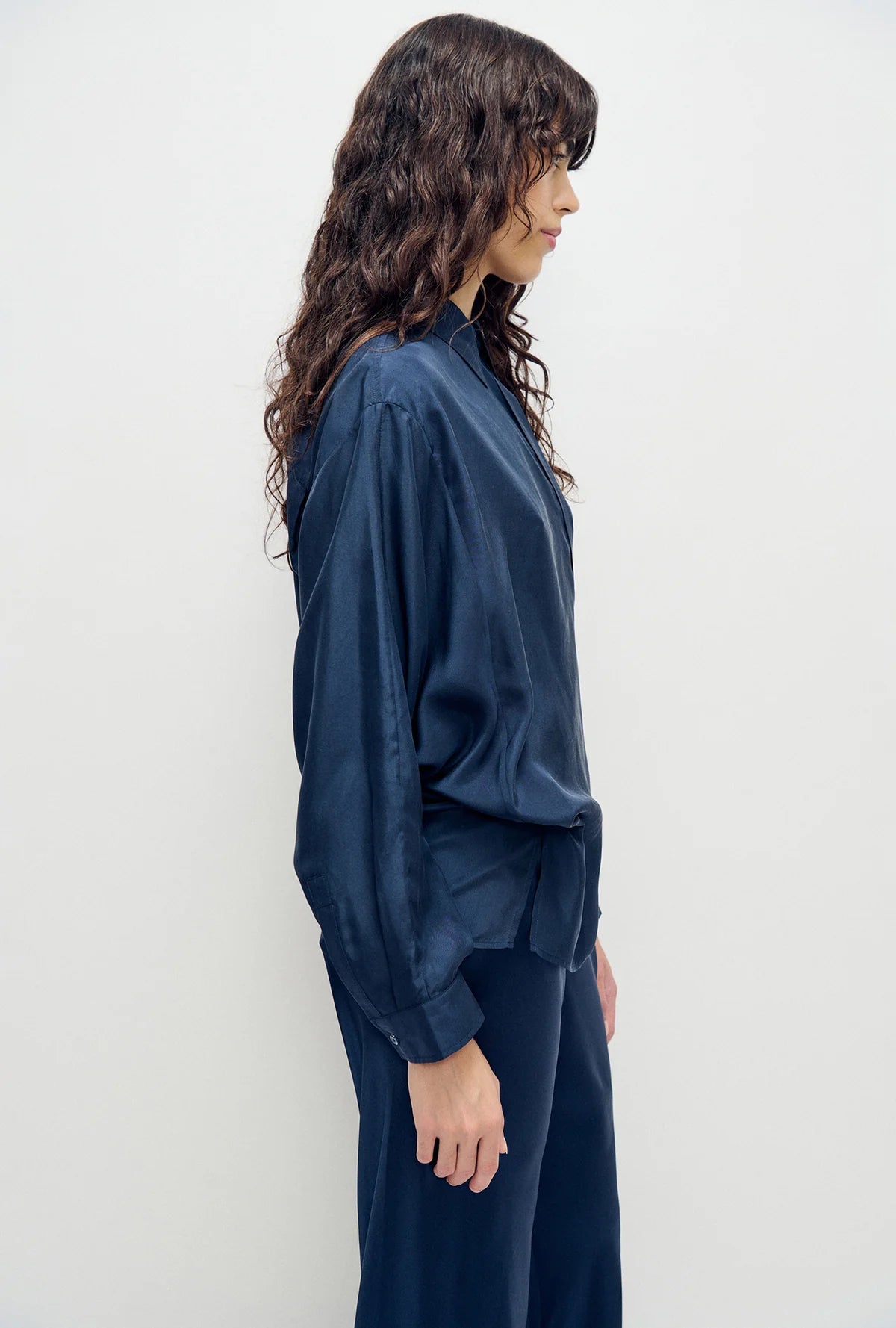 Habotai Cross Over Shirt Midnight - Silk Laundry