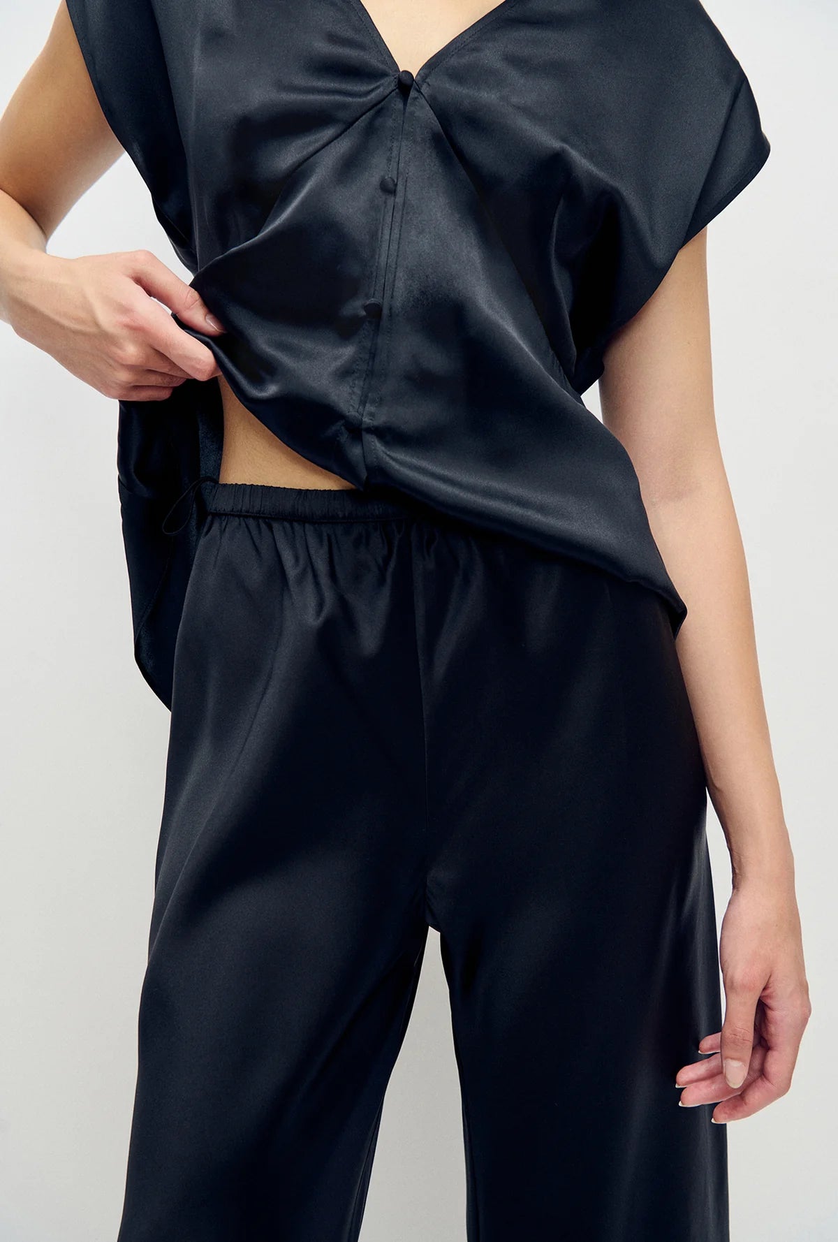 Cropped Bias Cut Pants Black Satin - Silk Laundry
