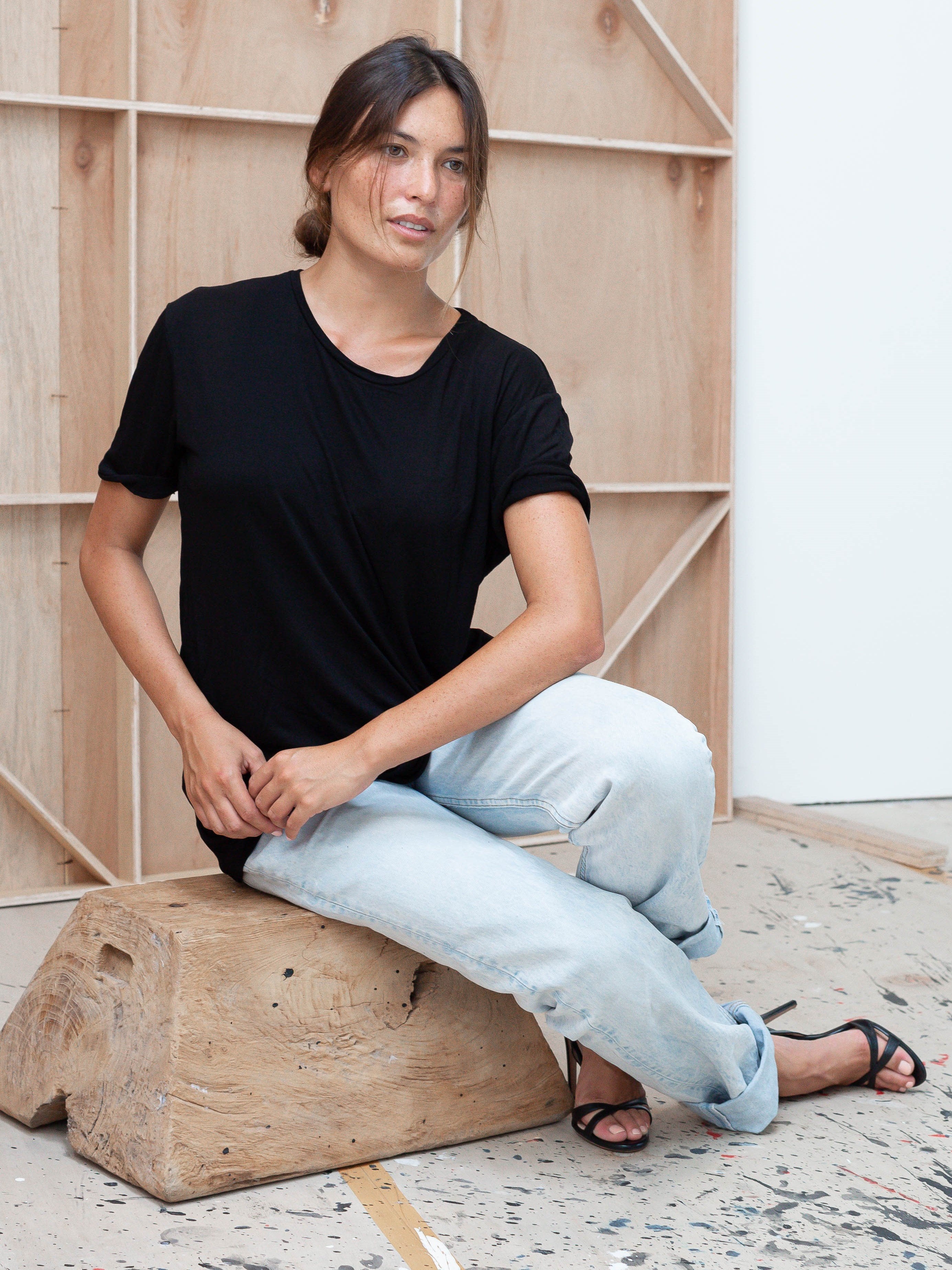 Short Sleeve Round Neck Tee - Luciee