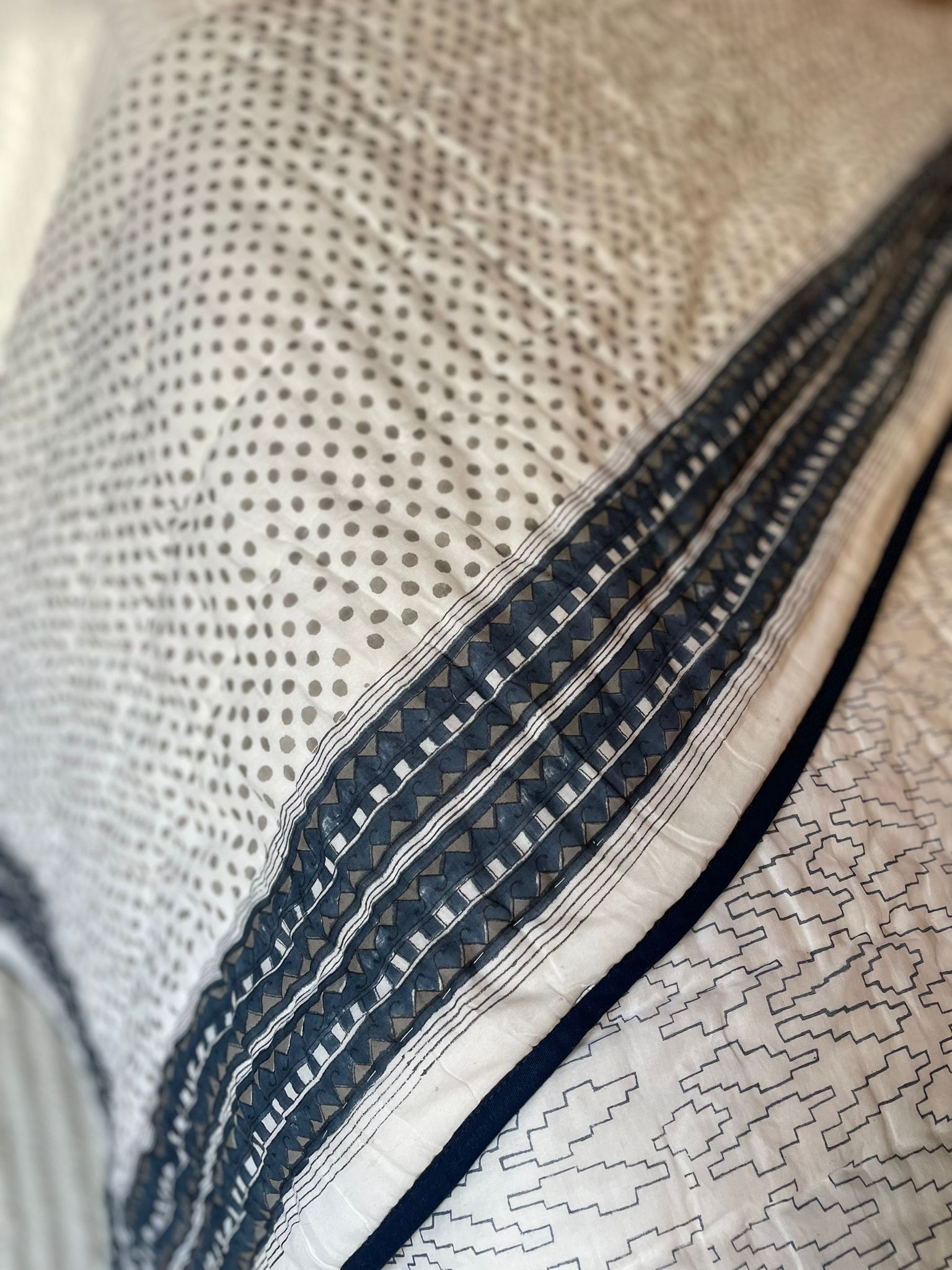 Woodhall Park Quilt Navy
