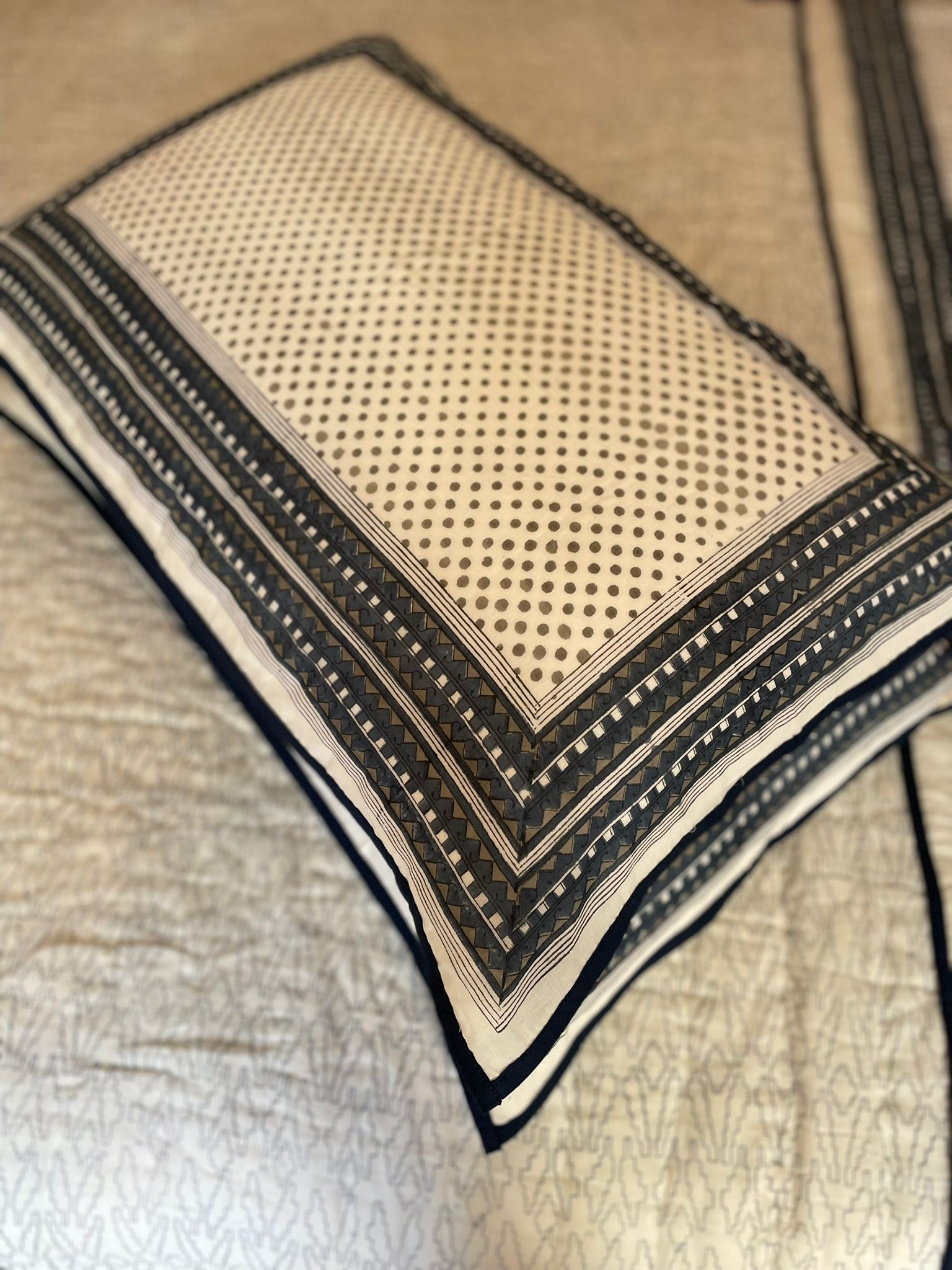 Woodhall Park Quilt Navy